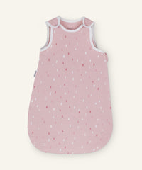 Musselin-Babyschlafsack 0.5 TOG in Rosé Tropfen.