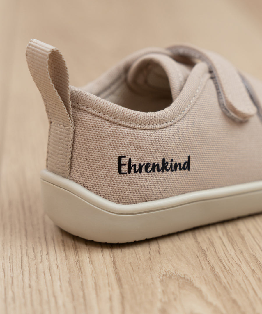 Für Kinder gemacht*Das weiche Canvas aus 100 % Baumwolle ist atmungsaktiv und regelmäßig imprägniert leicht wasser- und schmutzabweisend.| Barfußschuh in Beige.