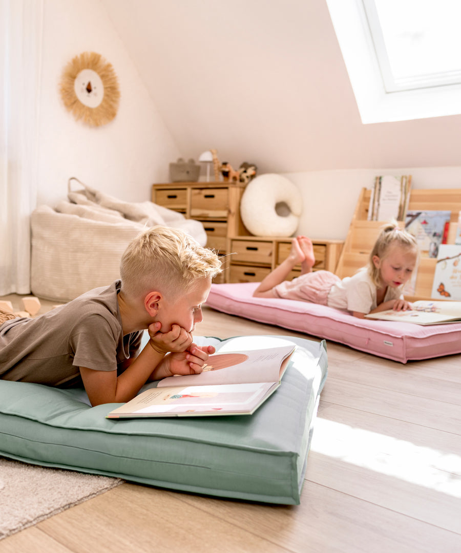 Zwei Größen*Die Bodenmatratze ist in den Größen 60 × 120 cm und 70 × 140 cm verfügbar.|Bodenmatratzen für Kinder in 60 × 120 cm und 70 × 140 cm