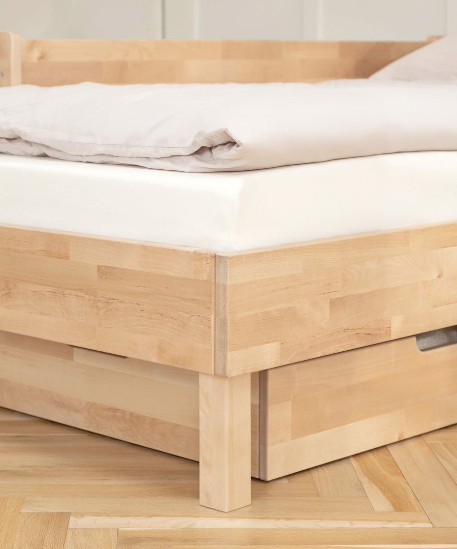 Nachhaltig & FSC®-zertifiziert*Das naturbelassene Birkenholz bringt Wärme ins Schlafzimmer. Es besticht durch seine natürliche Oberfläche und angenehme Haptik.|Doppelbett Plano Birke ist FSC zertifiziert.