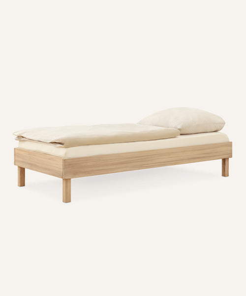 Ehrenkind Einzelbett Bodenbett Plano Eiche geölt 90x200.