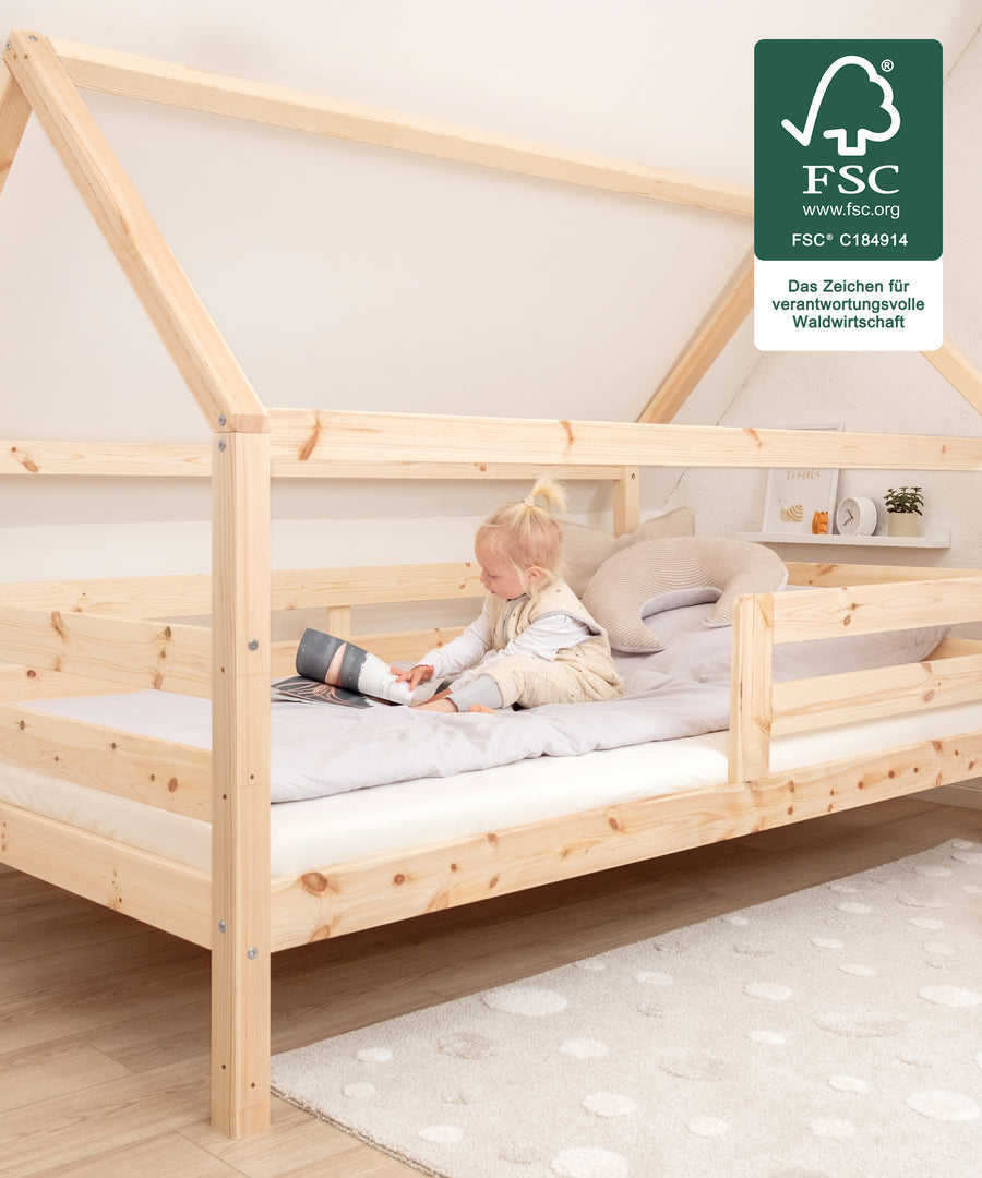 Höhenverstellbar*Dank vorgebohrter Löcher ergeben sich zwei Liegehöhen: Bodennah 9 cm oder 25 cm mit Platz für Bettkasten oder Schubladen.|Hausbett mit zwei Liegehöhen für bodennahes Schlafen oder mehr Stauraum
