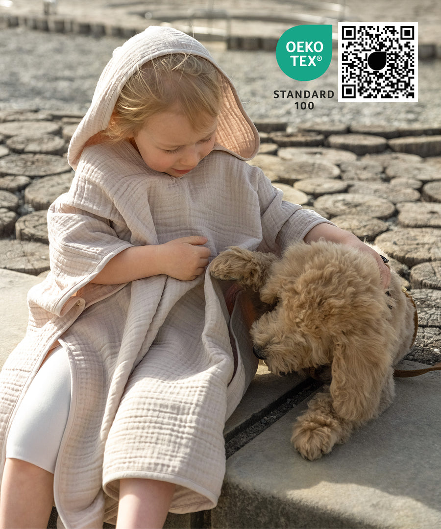 Perfekt für Strand & See*Ob am Strand, See oder im Schwimmbad - der Poncho schützt vor Wind und Sonne und hält dein Kind warm. Ideal für unterwegs!|Badeponcho Kind OEKO-TEX zertifiziert.