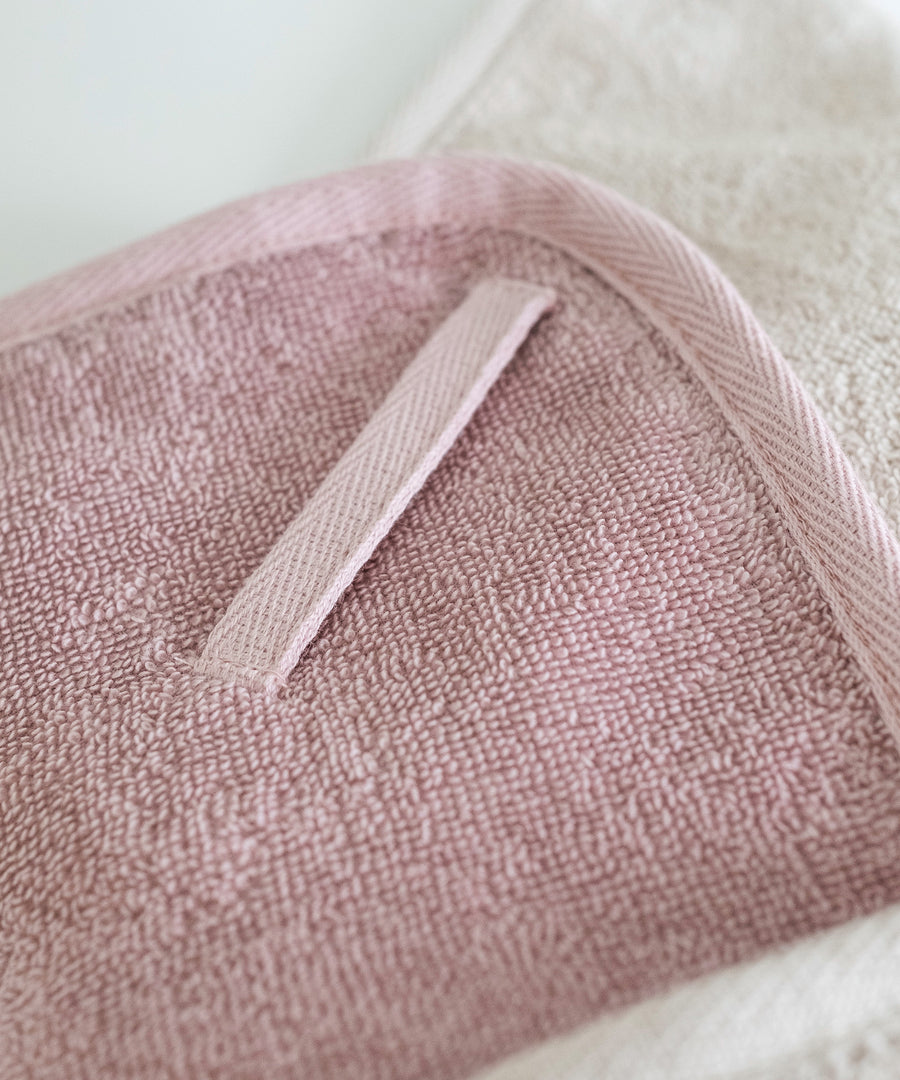 Weiches Kapuzenhandtuch aus reiner Bio-Baumwolle in Rose